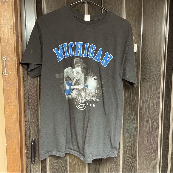 Hanes Michigan Garth t shirt. small - Picture 3 of 11